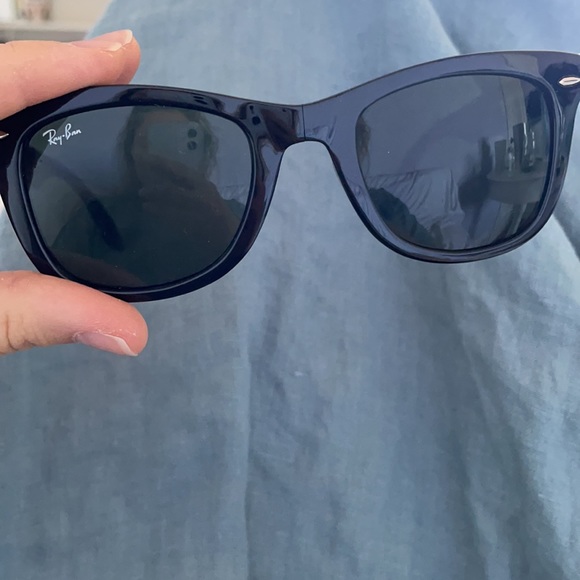 Folding RAY BAN WAYFARER sunglasses with case